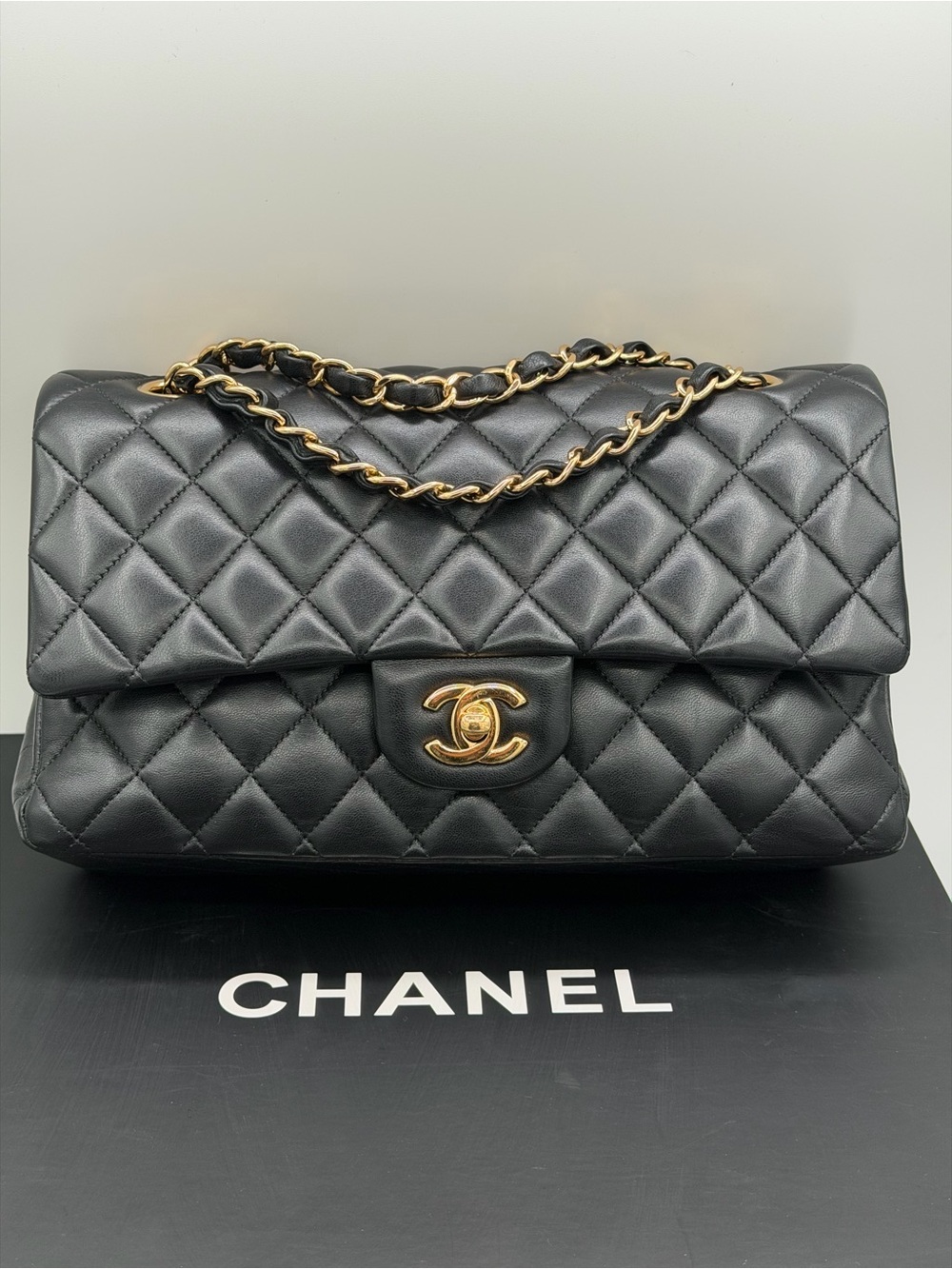 Chanel classic Medium quilted double flap gold tone hardware lambskin bag 😍🔥